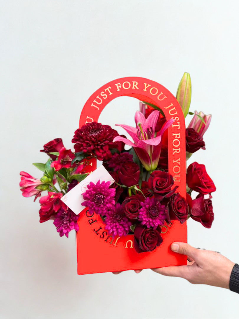 a lstylishflower bag with lilies and roses