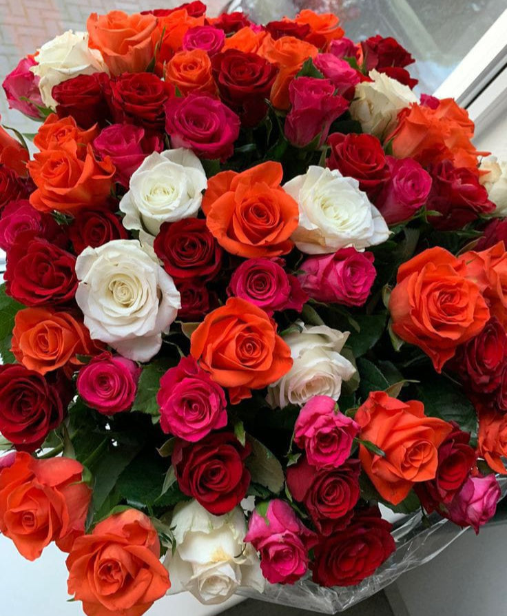 "Bouquet de fleurs vibrant aux couleurs variées, parfait pour un cadeau"